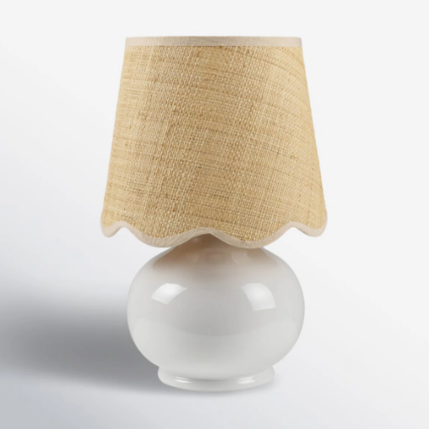 Lámpara de mesa Momsen Scallop blanca de 38 cm